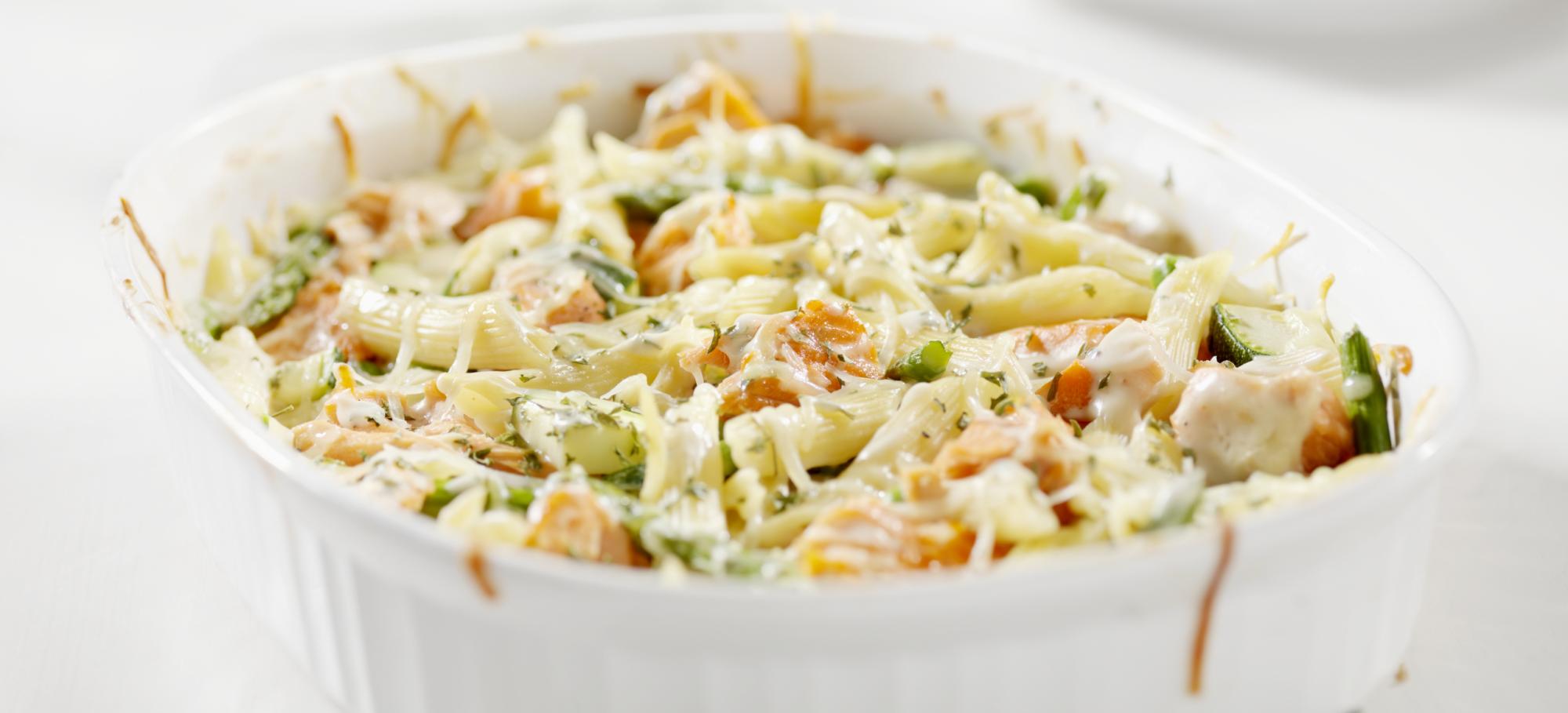 Gratin de pâtes au saumon et aux courgettes Gratin de pâtes au saumon et aux courgettes