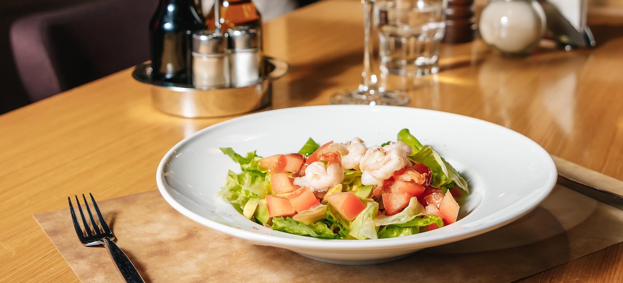 Salade crevettes, ananas & avocat