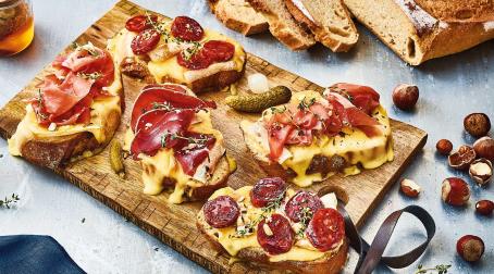 Recette Bruschettas reblochon et charcuterie 