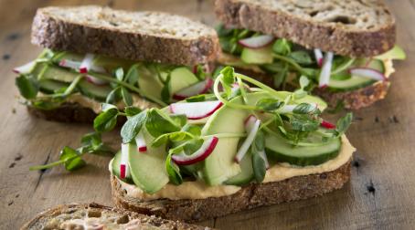 Recette d'houmous et toast avocado