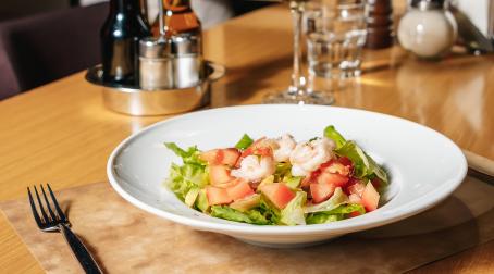 Salade crevettes, ananas & avocat