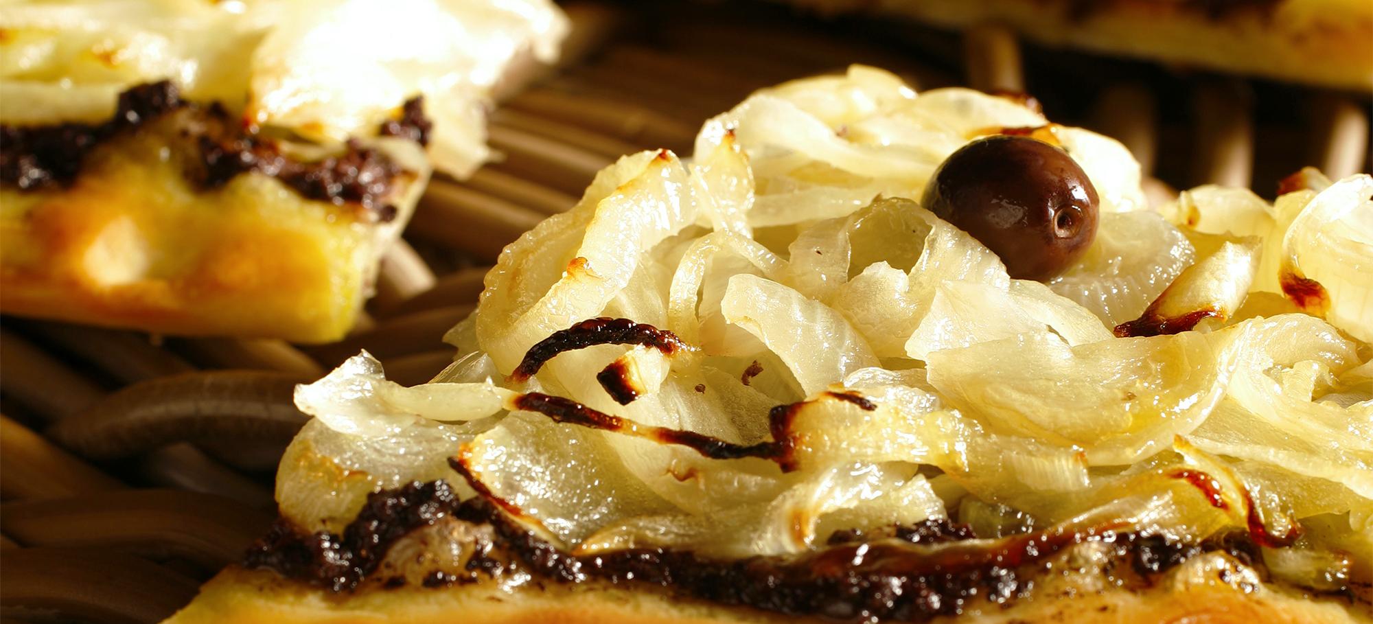 Tarte aux oignons, lardons et moutarde douce Tarte aux oignons, lardons et moutarde douce