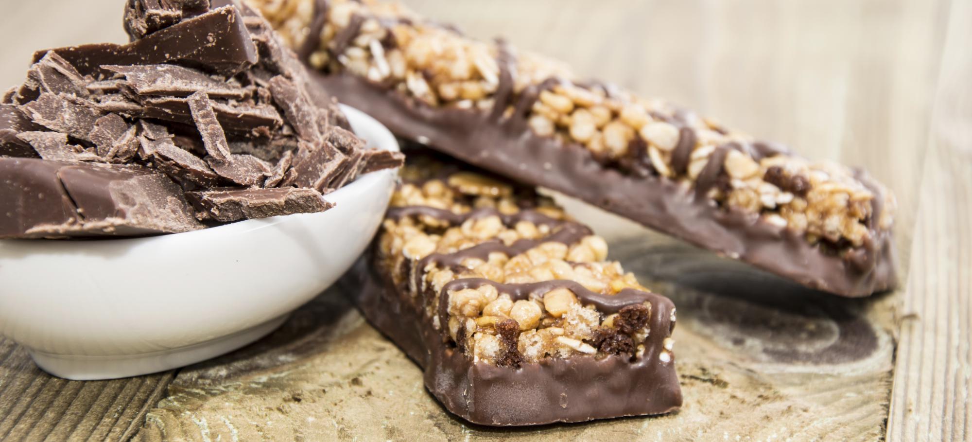 Recette Barres de céréales aux flocons d'avoine et chocolat au lait