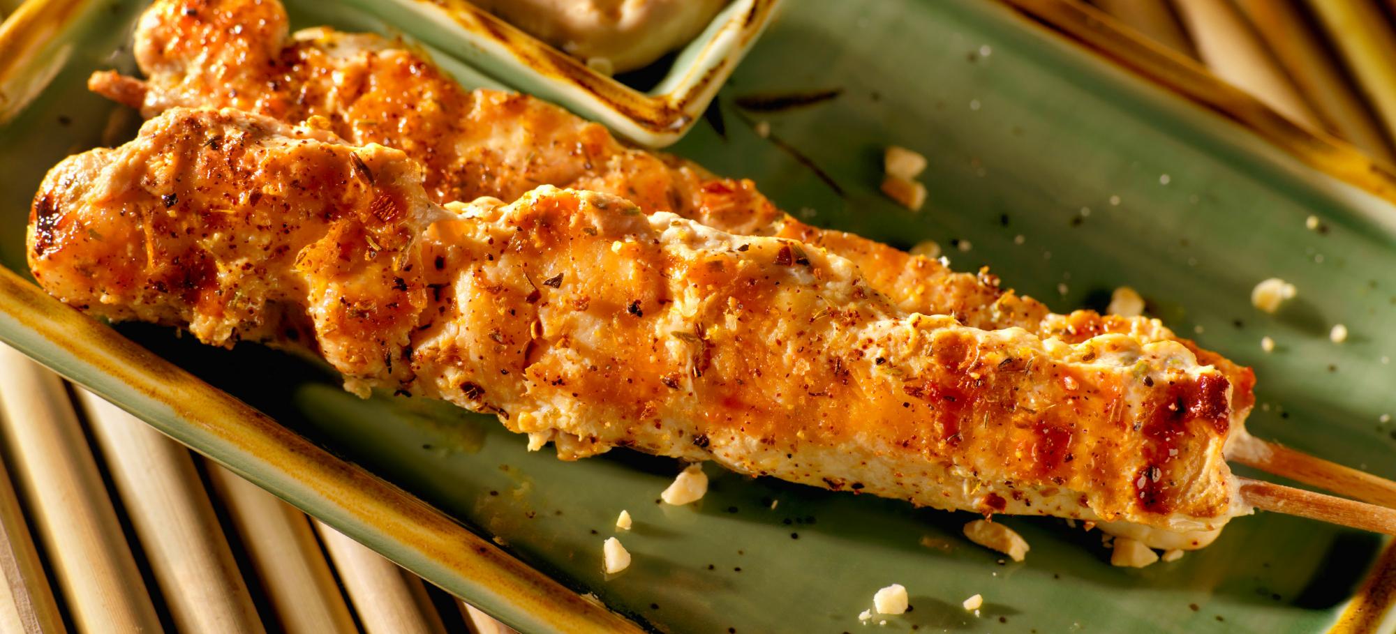 Recette de brochettes au poulet et beurre de cacahuète