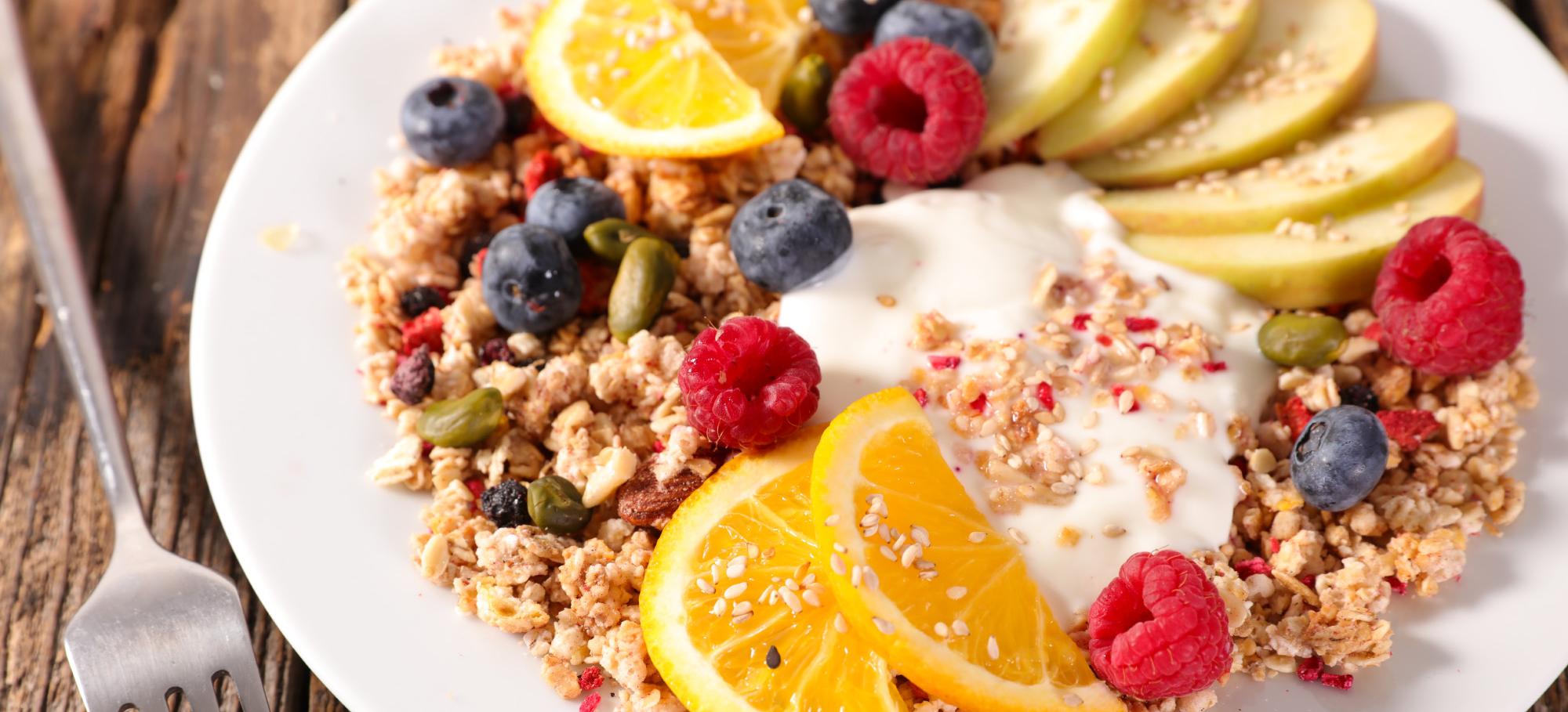 Mes Recettesfromage blanc aux céréales et aux fruits frais banane fraise kiwi gourmand healthy diététique