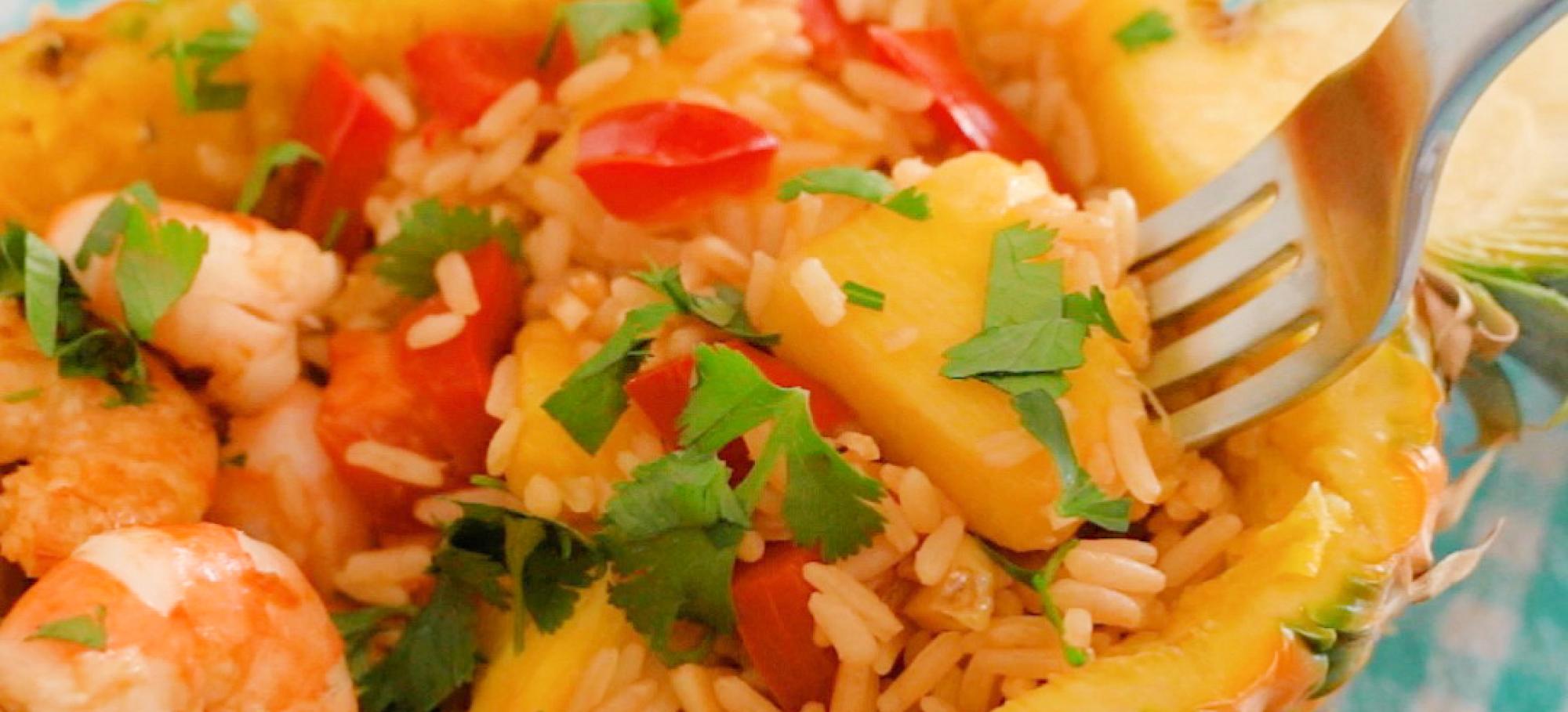 Riz sauté à l'ananas et aux crevettes