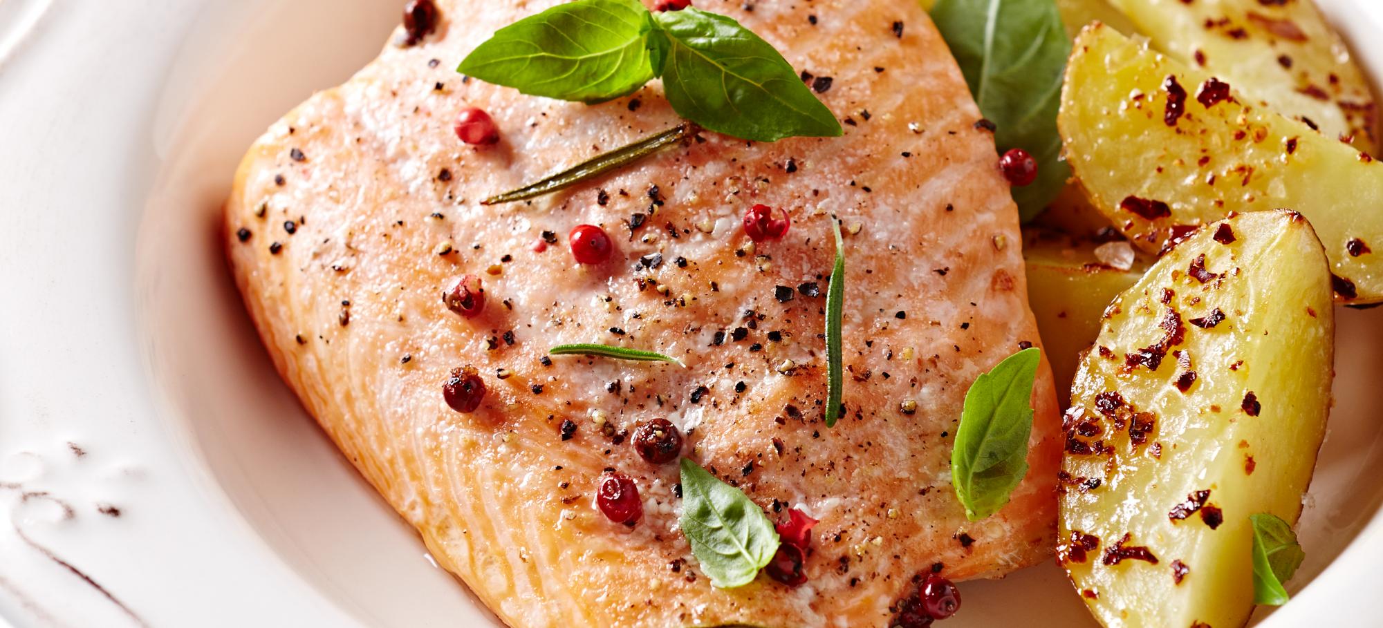 Saumon grillé au miel et aux baies Recette de saumon grillé au miel et aux baies