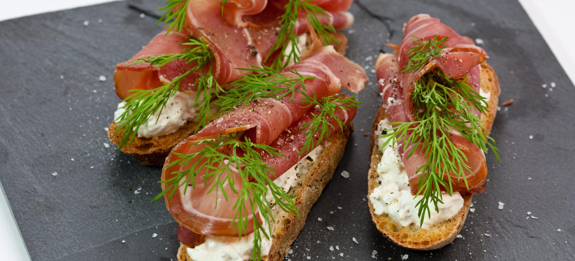 Recette tartine ricotta et jambon de pays 