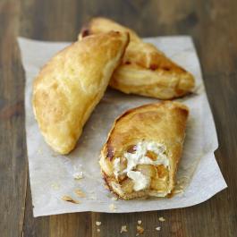 Chaussons feuilletés aux poires et Tartare Noix et éclats d’Amandes