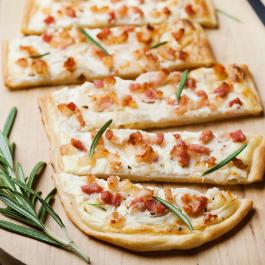 Pizza au fromage à raclette