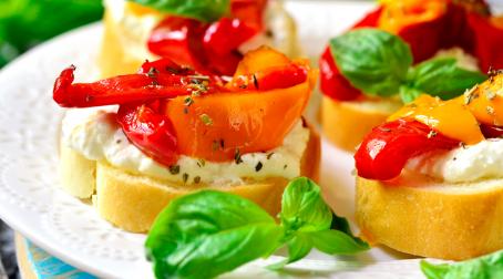 Bruschettas ricotta et poivron grillé Bruschettas ricotta et poivron grillé