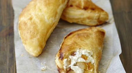 Chaussons feuilletés aux poires et Tartare Noix et éclats d’Amandes