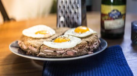 Recette de gâteau de crêpes en croque-madame