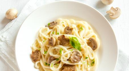 Recette de linguines parmesan et champignons de Paris