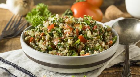 Recette de salade boulgour, pois chiches et légumes